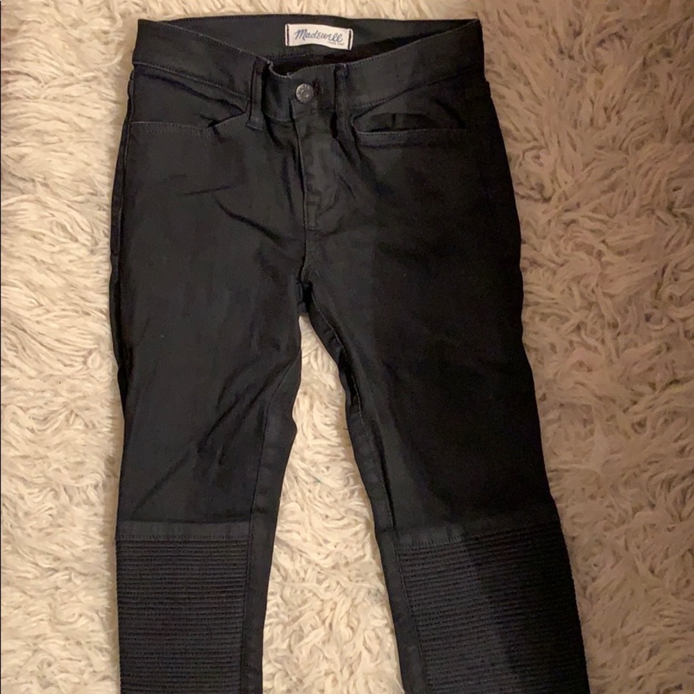 Black skinny jeans.